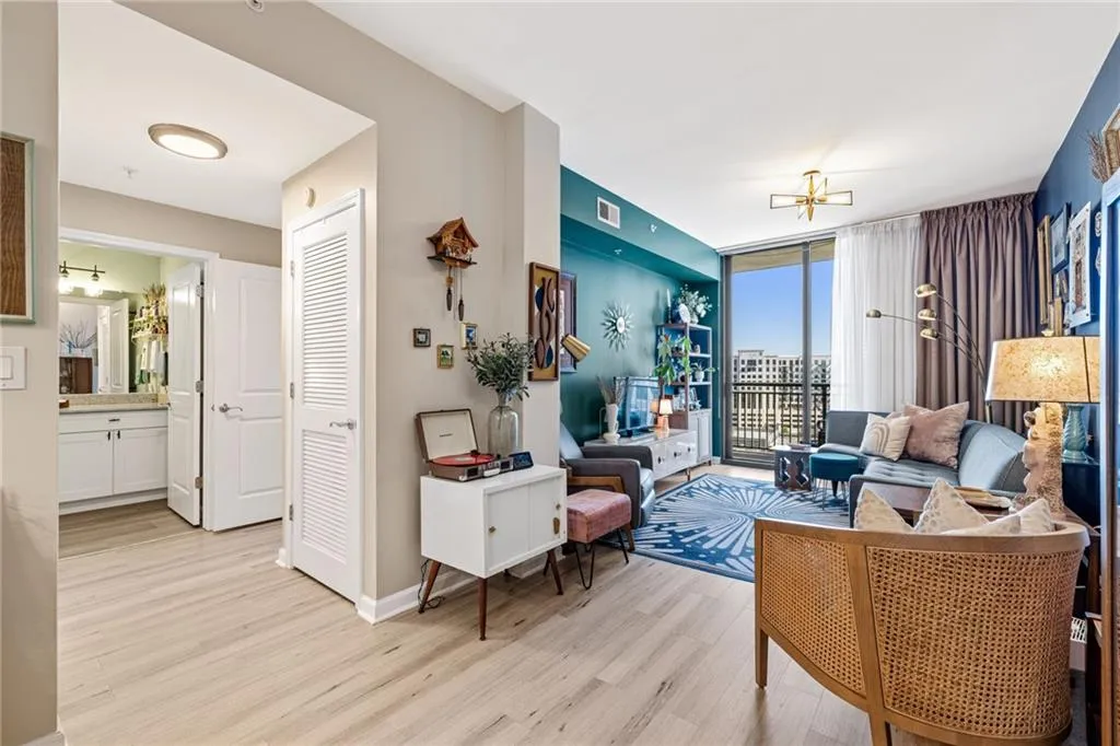 3040 Peachtree Road Nw Unit 1013, Atlanta, Georgia 30305, 1 Bedroom Bedrooms, ,1 BathroomBathrooms,Residential,For Sale,3040 Peachtree Road Nw Unit 1013,7643774