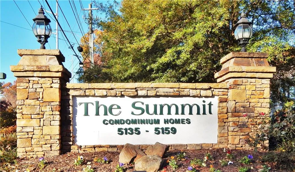 5151 Roswell Road Unit 1, Atlanta, Georgia 30342, 2 Bedrooms Bedrooms, ,2 BathroomsBathrooms,Residential,Sold,5151 Roswell Road Unit 1,6104832