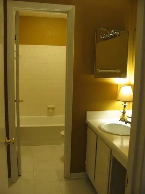 8740 Roswell Road Unit 2c, Sandy Springs, Georgia 30350, 2 Bedrooms Bedrooms, ,2 BathroomsBathrooms,Residential,Sold,8740 Roswell Road Unit 2c,5771336