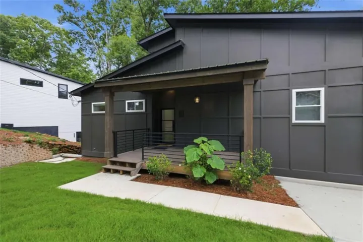 977 Fleetwood Circle, Atlanta, Georgia 30311