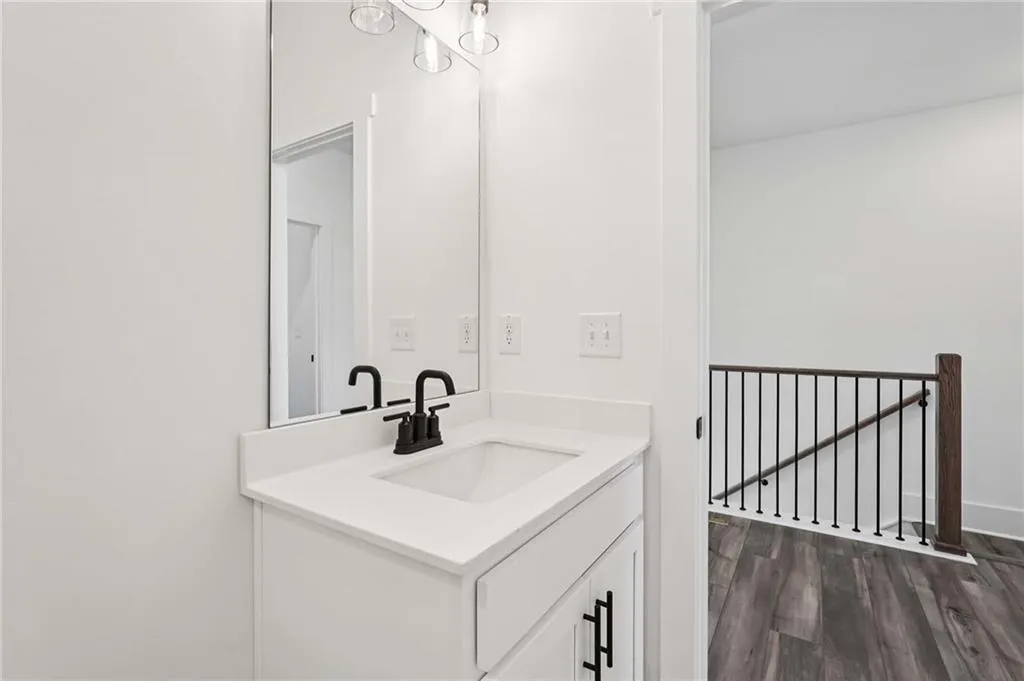 Guest bath off the loft