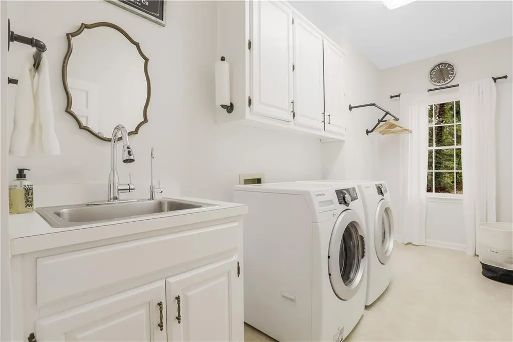 2705 Braffington Court, Sandy Springs, Georgia 30350, 4 Bedrooms Bedrooms, ,4 BathroomsBathrooms,Residential,Sold,2705 Braffington Court,6918685