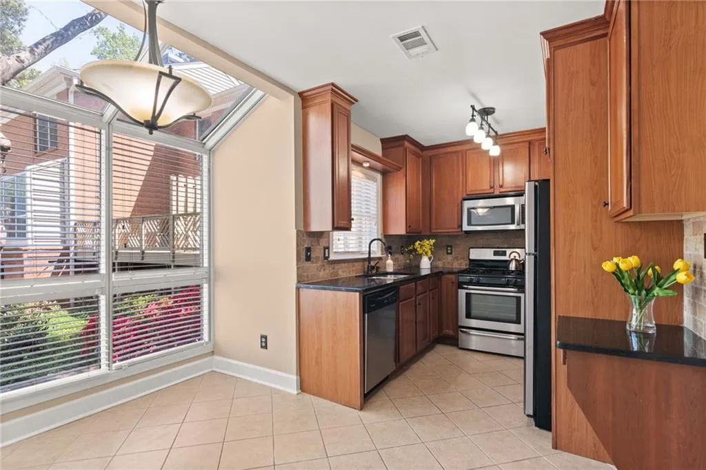 98 Mount Vernon Circle Unit 98, Atlanta, Georgia 30338, 2 Bedrooms Bedrooms, ,2 BathroomsBathrooms,Residential,Sold,98 Mount Vernon Circle Unit 98,7363271