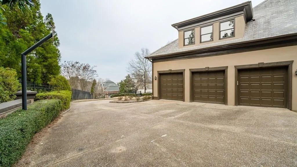 725 Riley Place, Atlanta, Georgia 30327, 8 Bedrooms Bedrooms, ,9 BathroomsBathrooms,Residential,Sold,725 Riley Place,5941839