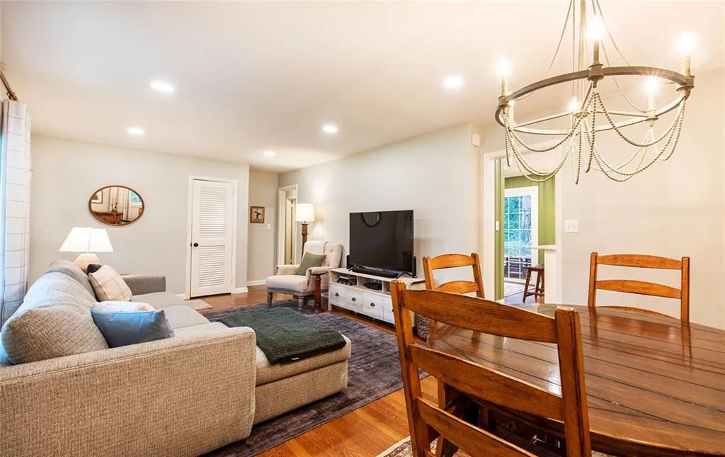 330 Brook Drive, Atlanta, Georgia 30328, 3 Bedrooms Bedrooms, ,2 BathroomsBathrooms,Residential,Sold,330 Brook Drive,7158511