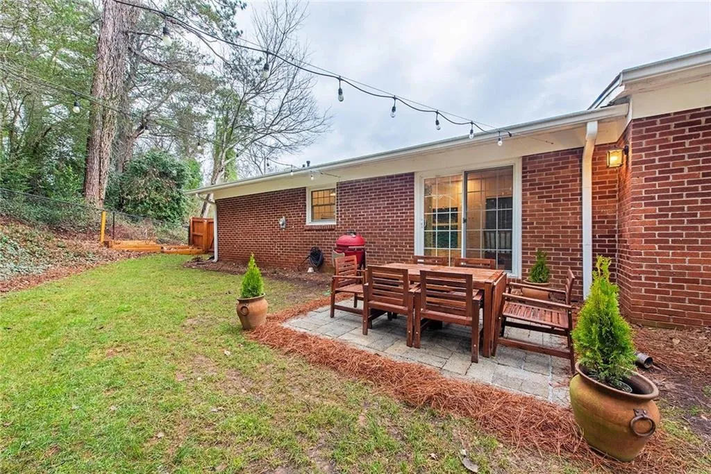 330 Brook Drive, Atlanta, Georgia 30328, 3 Bedrooms Bedrooms, ,2 BathroomsBathrooms,Residential,Sold,330 Brook Drive,7158511