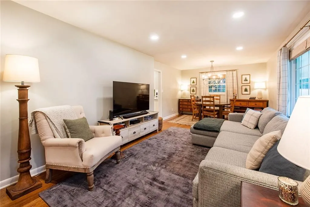 330 Brook Drive, Atlanta, Georgia 30328, 3 Bedrooms Bedrooms, ,2 BathroomsBathrooms,Residential,Sold,330 Brook Drive,7158511