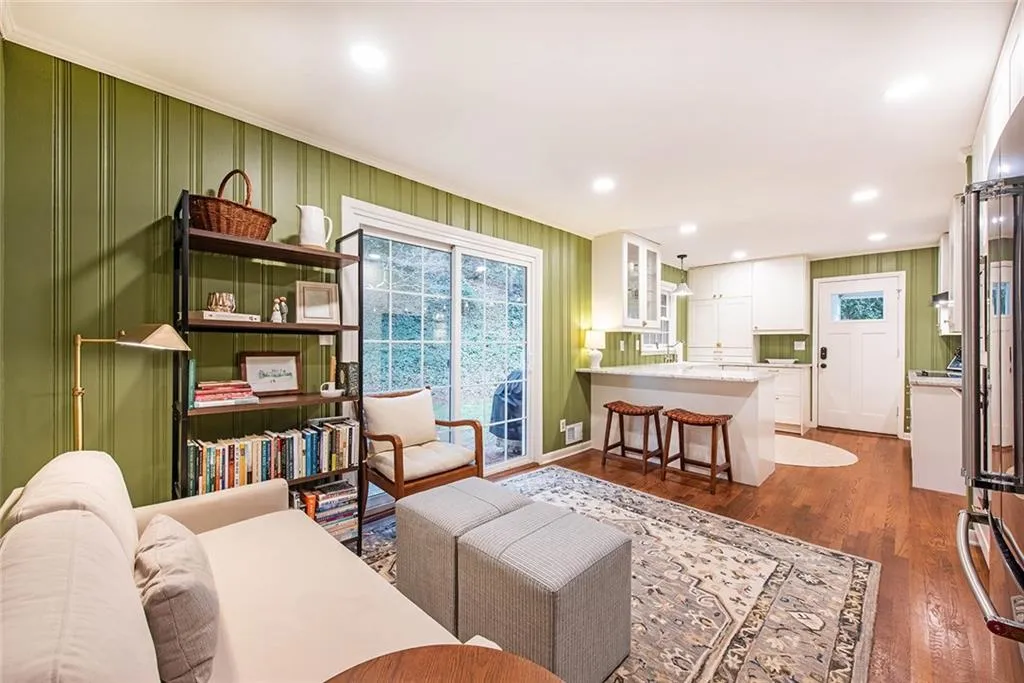 330 Brook Drive, Atlanta, Georgia 30328, 3 Bedrooms Bedrooms, ,2 BathroomsBathrooms,Residential,Sold,330 Brook Drive,7158511