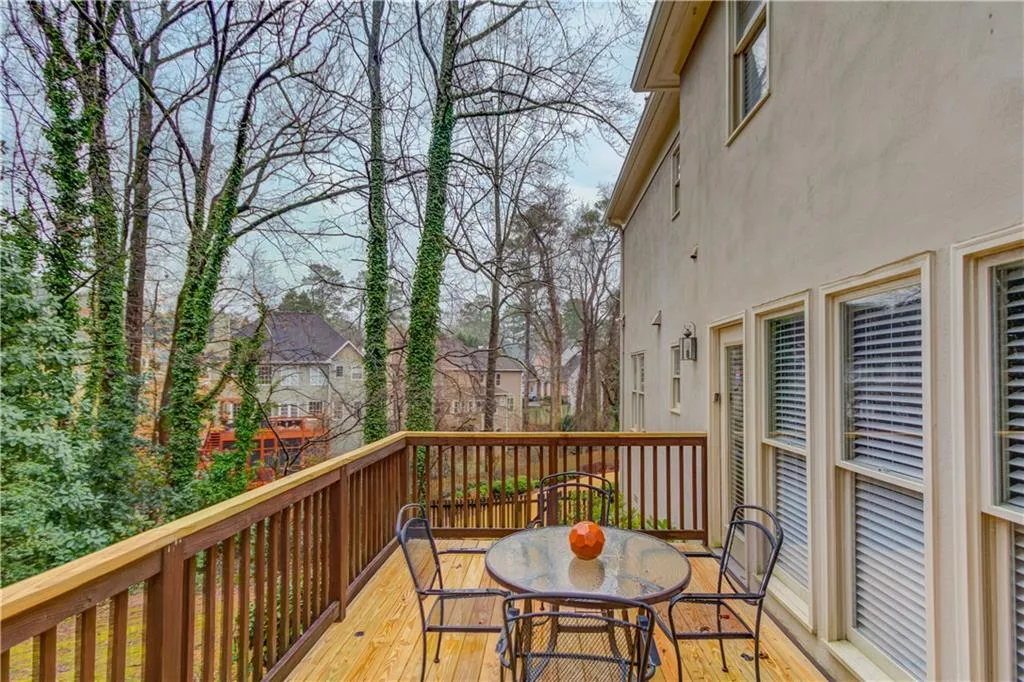 345 Fountain Oaks Lane, Sandy Springs, Georgia 30342, 3 Bedrooms Bedrooms, ,2 BathroomsBathrooms,Residential,Sold,345 Fountain Oaks Lane,6838784