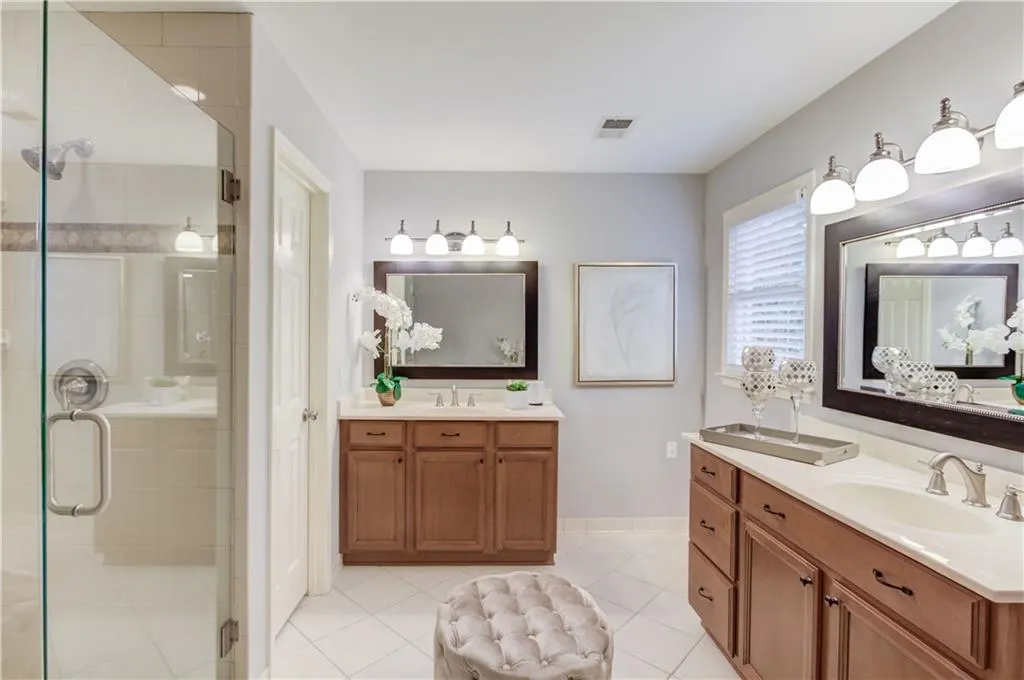 345 Fountain Oaks Lane, Sandy Springs, Georgia 30342, 3 Bedrooms Bedrooms, ,2 BathroomsBathrooms,Residential,Sold,345 Fountain Oaks Lane,6838784