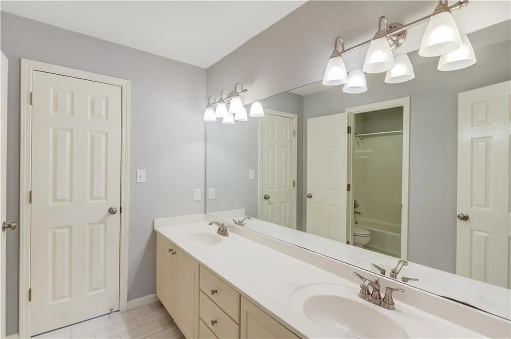 345 Fountain Oaks Lane, Sandy Springs, Georgia 30342, 3 Bedrooms Bedrooms, ,2 BathroomsBathrooms,Residential,Sold,345 Fountain Oaks Lane,6838784