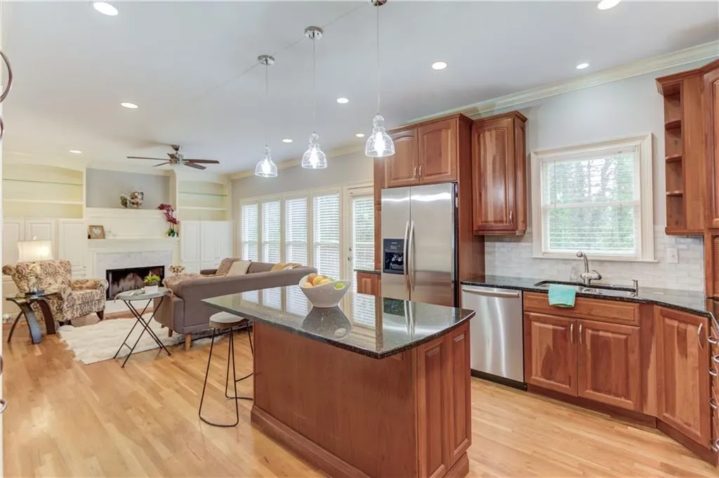 345 Fountain Oaks Lane, Sandy Springs, Georgia 30342, 3 Bedrooms Bedrooms, ,2 BathroomsBathrooms,Residential,Sold,345 Fountain Oaks Lane,6838784