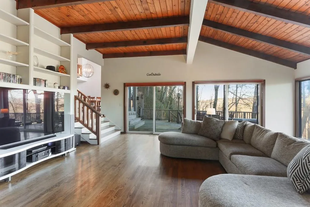 225 River North Drive, Sandy Springs, Georgia 30328, 5 Bedrooms Bedrooms, ,4 BathroomsBathrooms,Residential,Sold,225 River North Drive,6123919