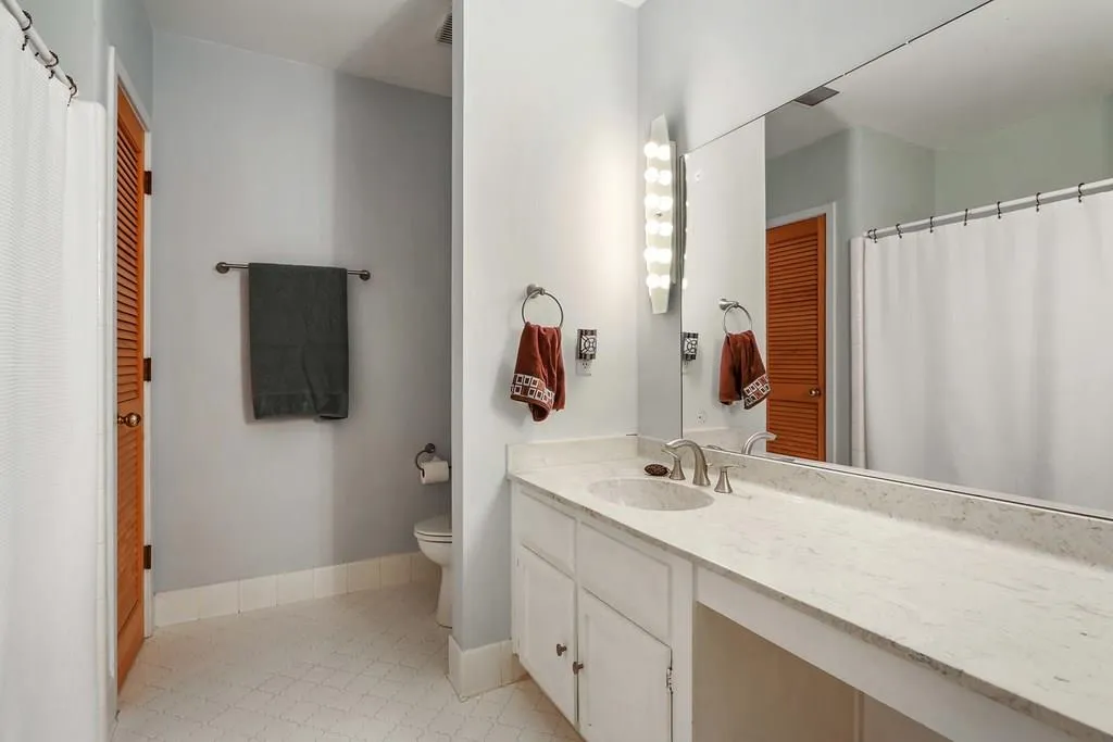 225 River North Drive, Sandy Springs, Georgia 30328, 5 Bedrooms Bedrooms, ,4 BathroomsBathrooms,Residential,Sold,225 River North Drive,6123919
