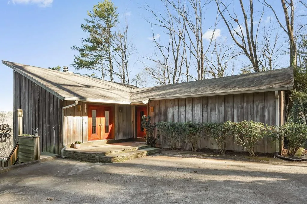 225 River North Drive, Sandy Springs, Georgia 30328, 5 Bedrooms Bedrooms, ,4 BathroomsBathrooms,Residential,Sold,225 River North Drive,6123919