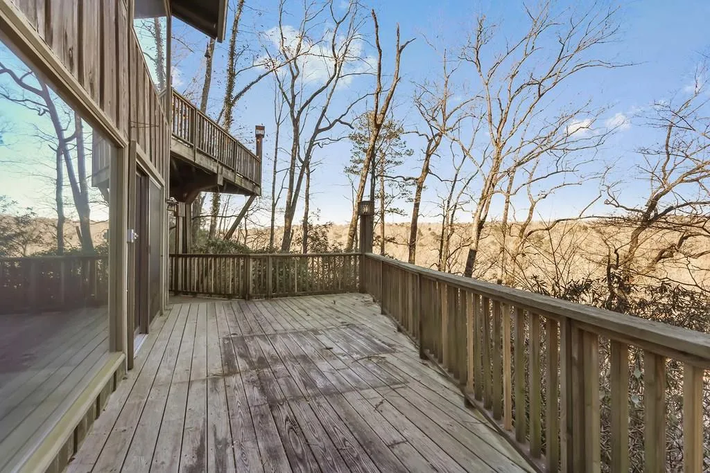 225 River North Drive, Sandy Springs, Georgia 30328, 5 Bedrooms Bedrooms, ,4 BathroomsBathrooms,Residential,Sold,225 River North Drive,6123919