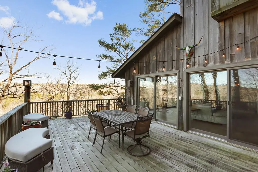 225 River North Drive, Sandy Springs, Georgia 30328, 5 Bedrooms Bedrooms, ,4 BathroomsBathrooms,Residential,Sold,225 River North Drive,6123919