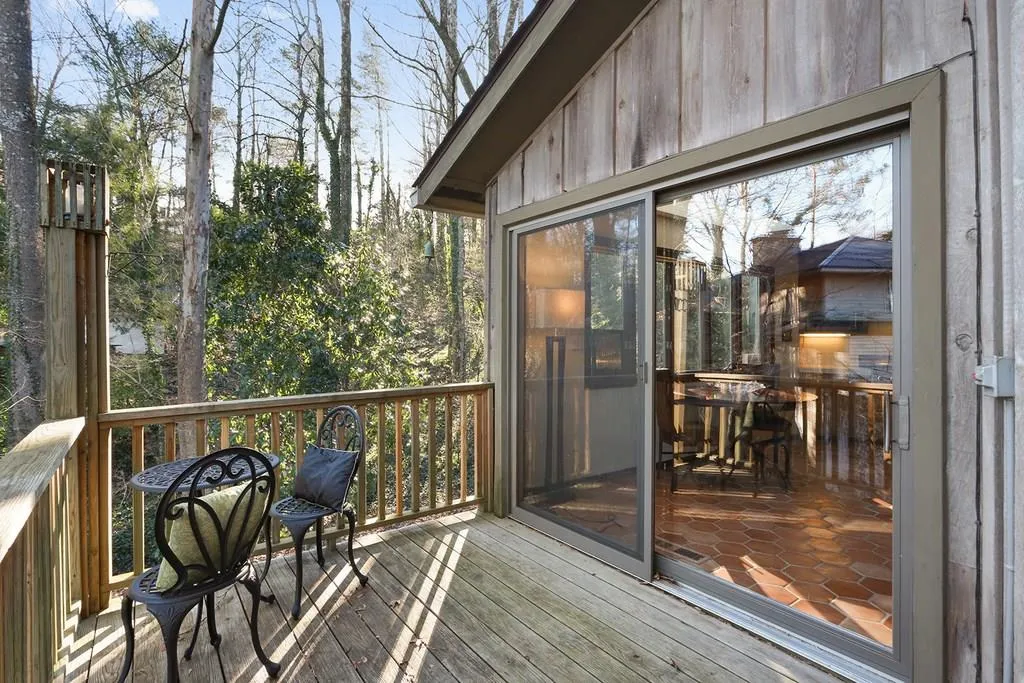 225 River North Drive, Sandy Springs, Georgia 30328, 5 Bedrooms Bedrooms, ,4 BathroomsBathrooms,Residential,Sold,225 River North Drive,6123919