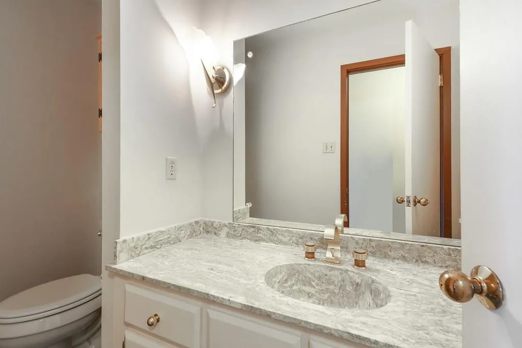 225 River North Drive, Sandy Springs, Georgia 30328, 5 Bedrooms Bedrooms, ,4 BathroomsBathrooms,Residential,Sold,225 River North Drive,6123919