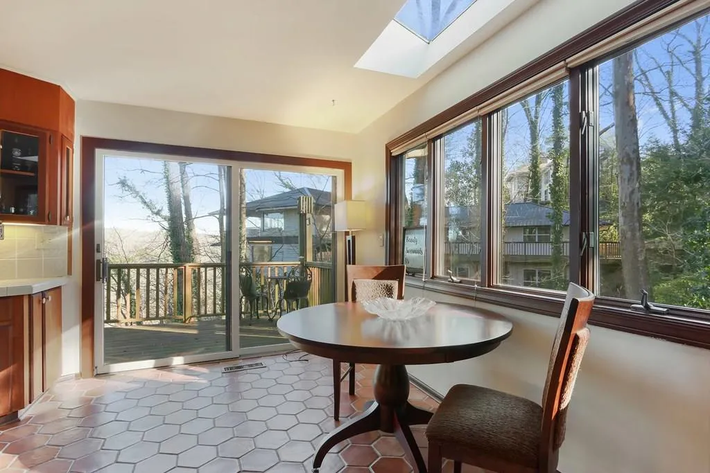 225 River North Drive, Sandy Springs, Georgia 30328, 5 Bedrooms Bedrooms, ,4 BathroomsBathrooms,Residential,Sold,225 River North Drive,6123919