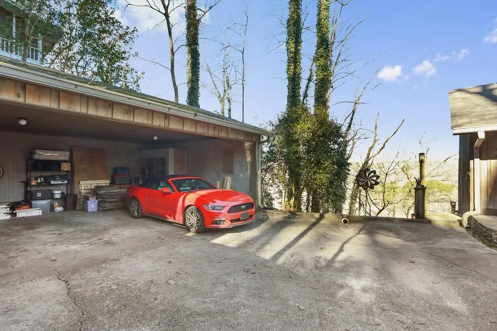 225 River North Drive, Sandy Springs, Georgia 30328, 5 Bedrooms Bedrooms, ,4 BathroomsBathrooms,Residential,Sold,225 River North Drive,6123919