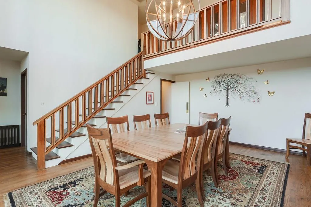 225 River North Drive, Sandy Springs, Georgia 30328, 5 Bedrooms Bedrooms, ,4 BathroomsBathrooms,Residential,Sold,225 River North Drive,6123919