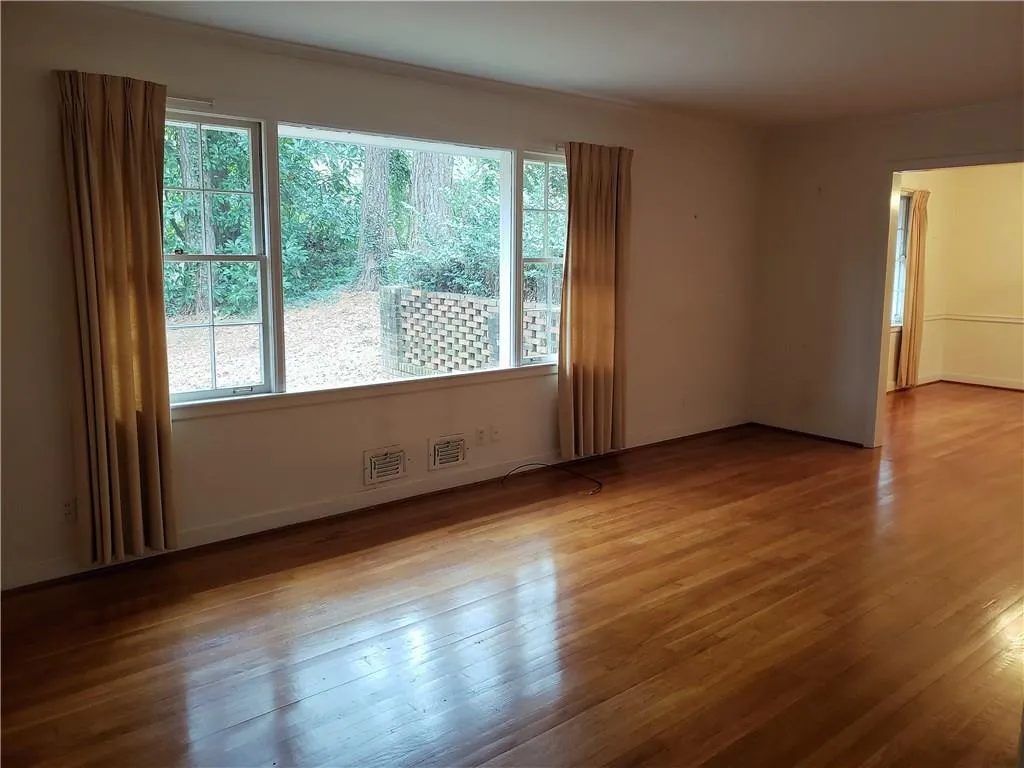 6925 Castleton Drive, Sandy Springs, Georgia 30328, 3 Bedrooms Bedrooms, ,2 BathroomsBathrooms,Residential,Sold,6925 Castleton Drive,6109721