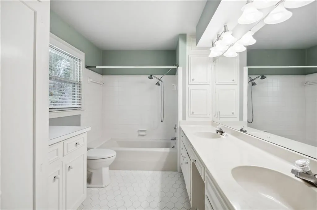 1910 Monticello Court, Sandy Springs, Georgia 30350, 4 Bedrooms Bedrooms, ,4 BathroomsBathrooms,Residential,Sold,1910 Monticello Court,7127329