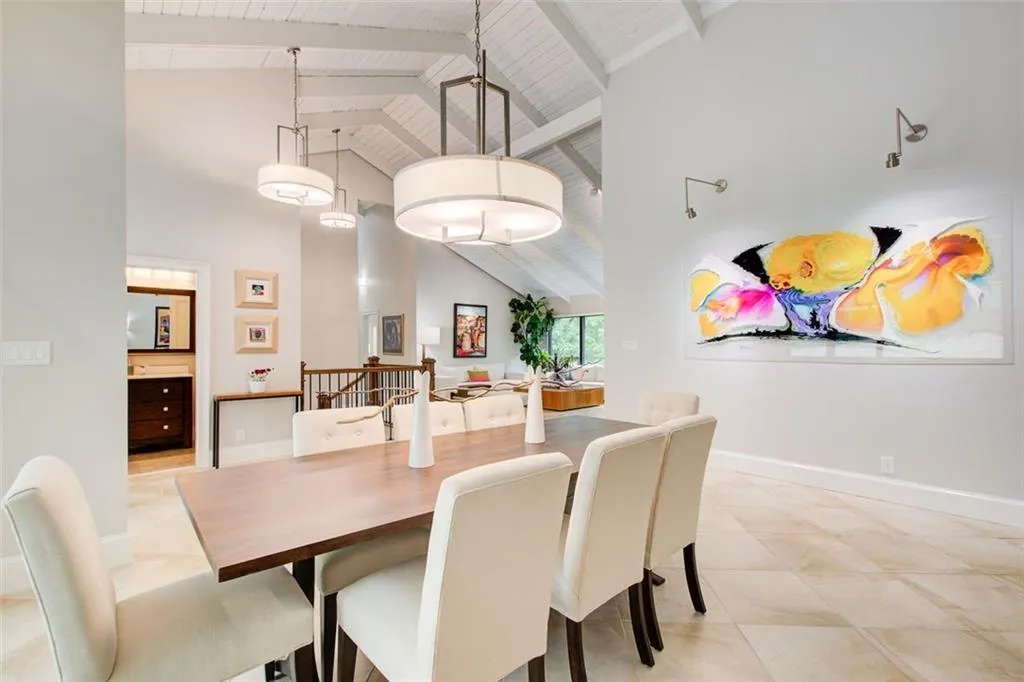 Banquet size dining room!