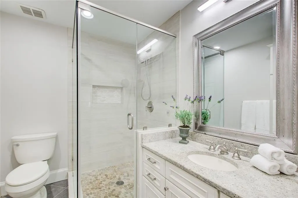 Beautiful bathroom in 3rd bedroom upstairs
