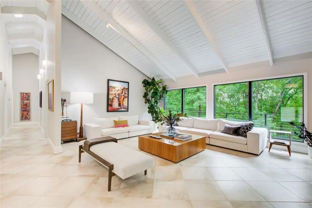 17 foot vaulted ceilings throughout the main floor