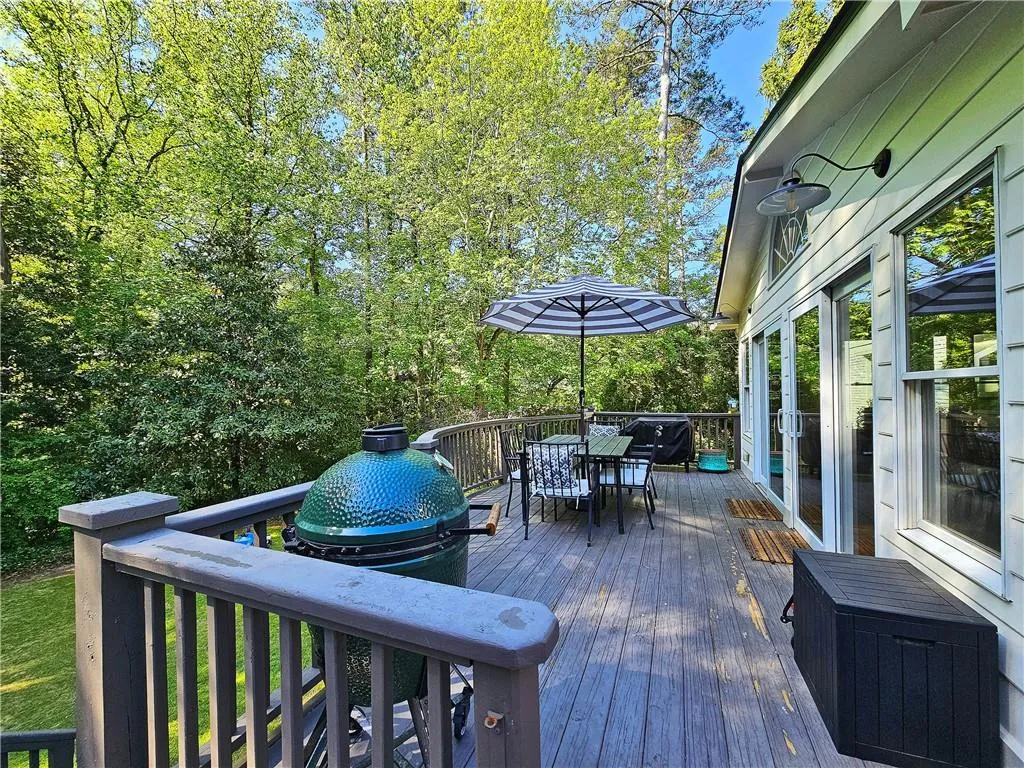 6695 River Springs Court, Atlanta, Georgia 30328, 4 Bedrooms Bedrooms, ,2 BathroomsBathrooms,Residential,Sold,6695 River Springs Court,7203772