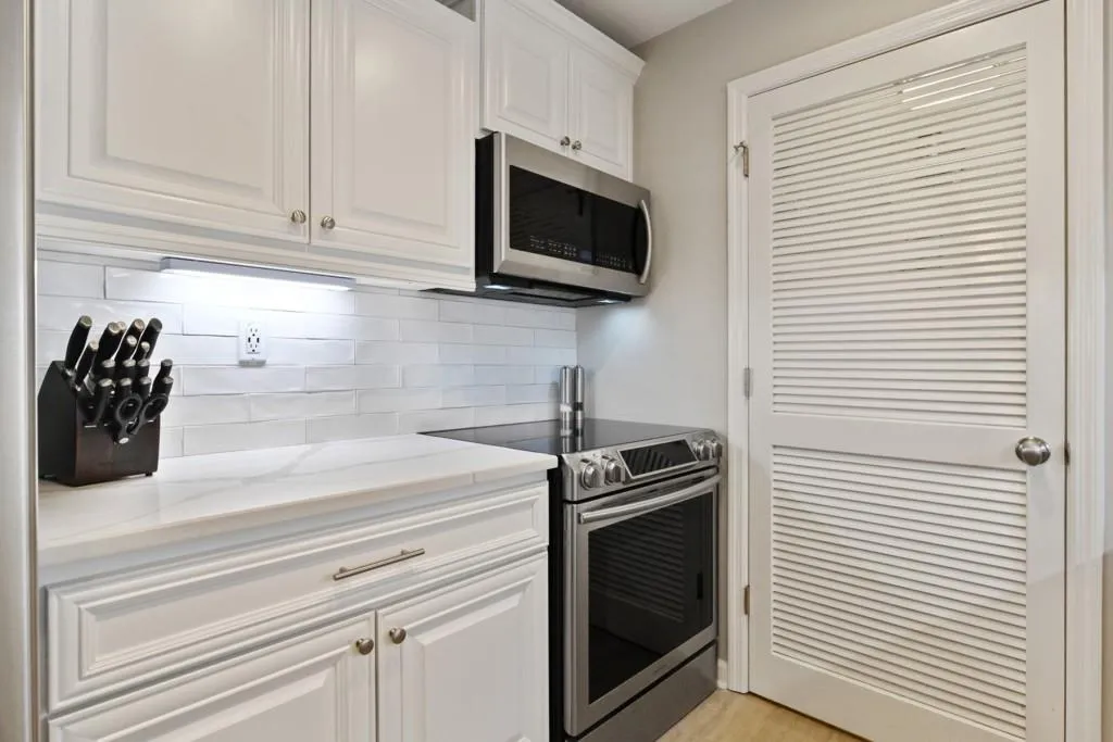 615 Granville Court, Sandy Springs, Georgia 30328, 2 Bedrooms Bedrooms, ,2 BathroomsBathrooms,Residential,Sold,615 Granville Court,6708759