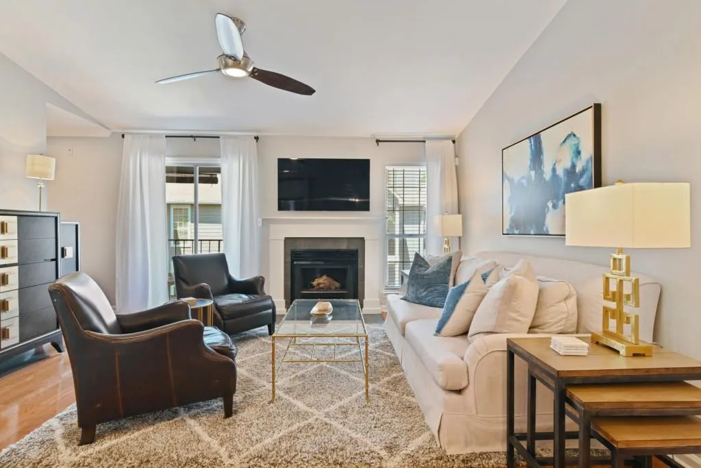 615 Granville Court, Sandy Springs, Georgia 30328, 2 Bedrooms Bedrooms, ,2 BathroomsBathrooms,Residential,Sold,615 Granville Court,6708759