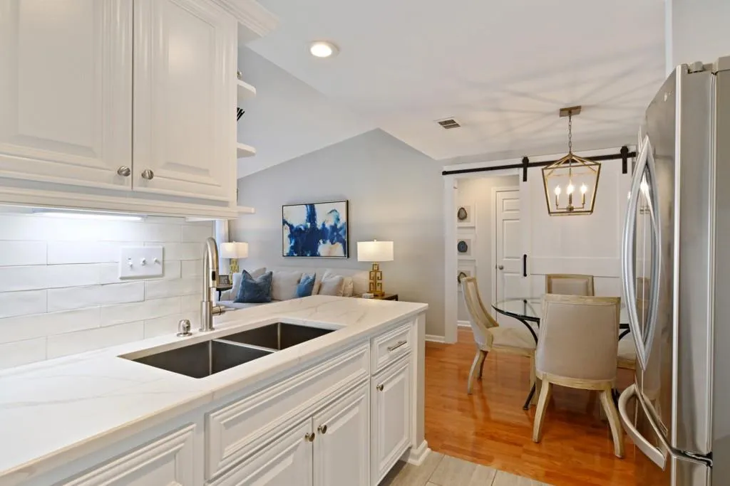 615 Granville Court, Sandy Springs, Georgia 30328, 2 Bedrooms Bedrooms, ,2 BathroomsBathrooms,Residential,Sold,615 Granville Court,6708759