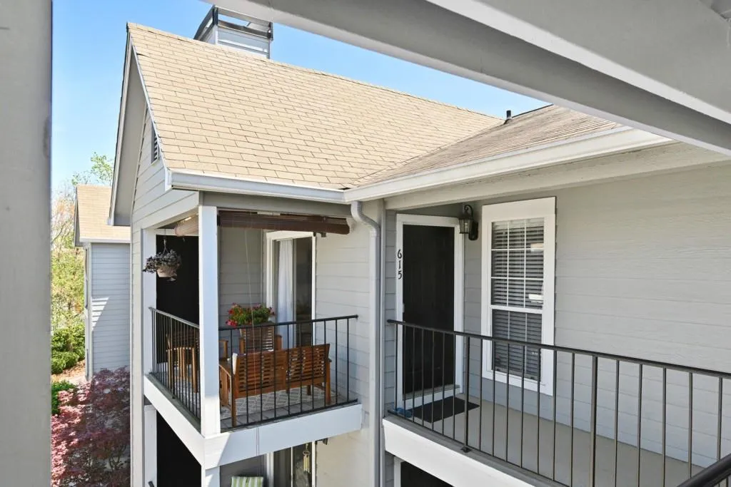 615 Granville Court, Sandy Springs, Georgia 30328, 2 Bedrooms Bedrooms, ,2 BathroomsBathrooms,Residential,Sold,615 Granville Court,6708759