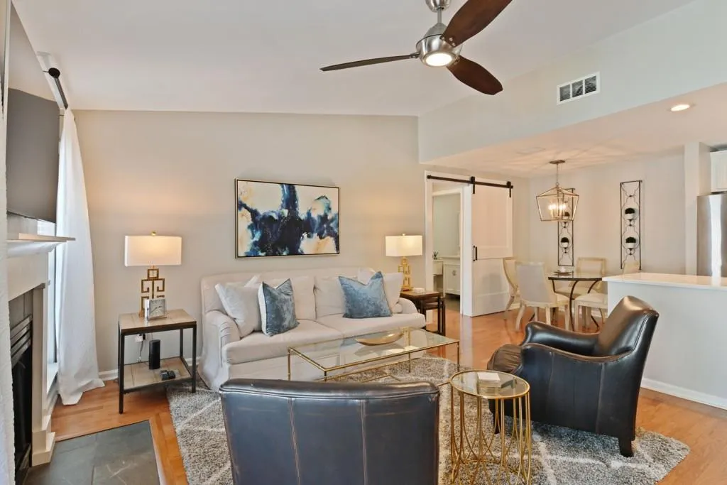 615 Granville Court, Sandy Springs, Georgia 30328, 2 Bedrooms Bedrooms, ,2 BathroomsBathrooms,Residential,Sold,615 Granville Court,6708759