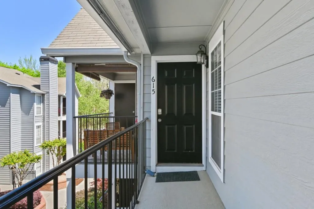 615 Granville Court, Sandy Springs, Georgia 30328, 2 Bedrooms Bedrooms, ,2 BathroomsBathrooms,Residential,Sold,615 Granville Court,6708759
