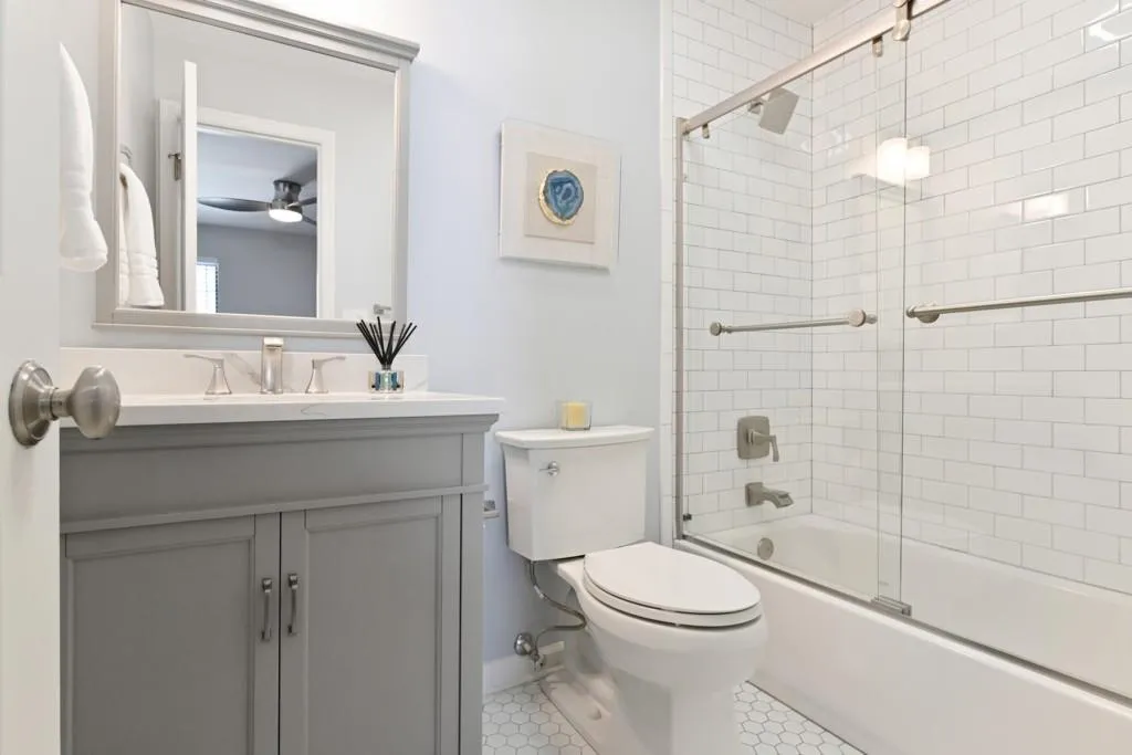 615 Granville Court, Sandy Springs, Georgia 30328, 2 Bedrooms Bedrooms, ,2 BathroomsBathrooms,Residential,Sold,615 Granville Court,6708759