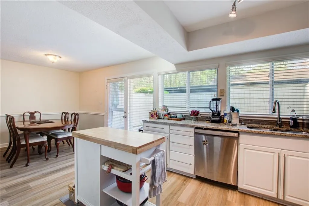 7114 Stonington Drive Ne, Sandy Springs, Georgia 30328, 3 Bedrooms Bedrooms, ,2 BathroomsBathrooms,Residential,Sold,7114 Stonington Drive Ne,7190935