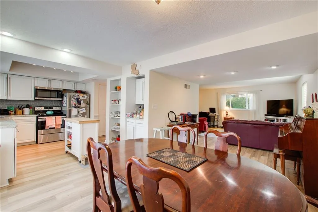 7114 Stonington Drive Ne, Sandy Springs, Georgia 30328, 3 Bedrooms Bedrooms, ,2 BathroomsBathrooms,Residential,Sold,7114 Stonington Drive Ne,7190935