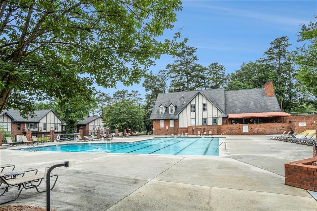6851 Roswell Road Unit M13, Sandy Springs, Georgia 30328, 3 Bedrooms Bedrooms, ,2 BathroomsBathrooms,Residential,Sold,6851 Roswell Road Unit M13,7296383