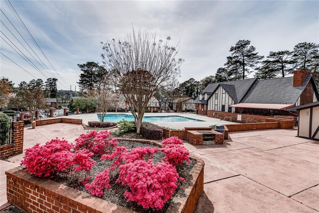 6851 Roswell Road Unit M13, Sandy Springs, Georgia 30328, 3 Bedrooms Bedrooms, ,2 BathroomsBathrooms,Residential,Sold,6851 Roswell Road Unit M13,7296383