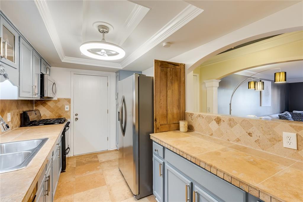 6851 Roswell Road Unit M13, Sandy Springs, Georgia 30328, 3 Bedrooms Bedrooms, ,2 BathroomsBathrooms,Residential,Sold,6851 Roswell Road Unit M13,7296383