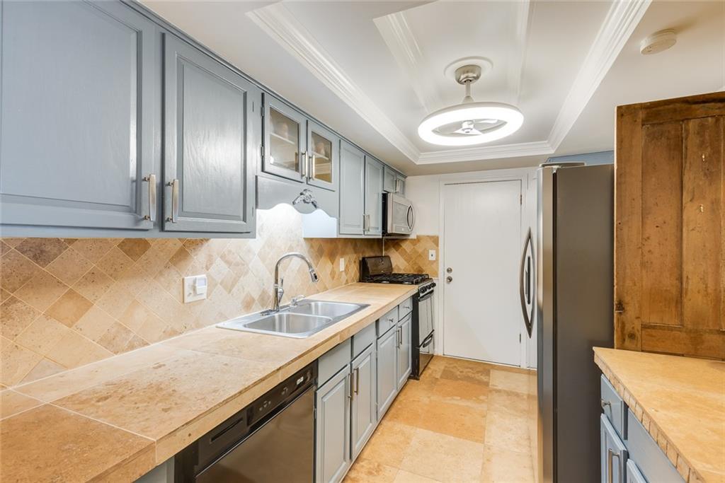 6851 Roswell Road Unit M13, Sandy Springs, Georgia 30328, 3 Bedrooms Bedrooms, ,2 BathroomsBathrooms,Residential,Sold,6851 Roswell Road Unit M13,7296383