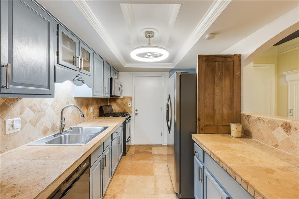 6851 Roswell Road Unit M13, Sandy Springs, Georgia 30328, 3 Bedrooms Bedrooms, ,2 BathroomsBathrooms,Residential,Sold,6851 Roswell Road Unit M13,7296383