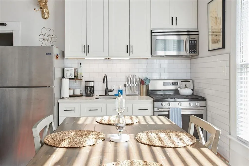 887 Myrtle Street Ne, Atlanta, Georgia 30309, ,Residential Income,For Sale,887 Myrtle Street Ne,7676367