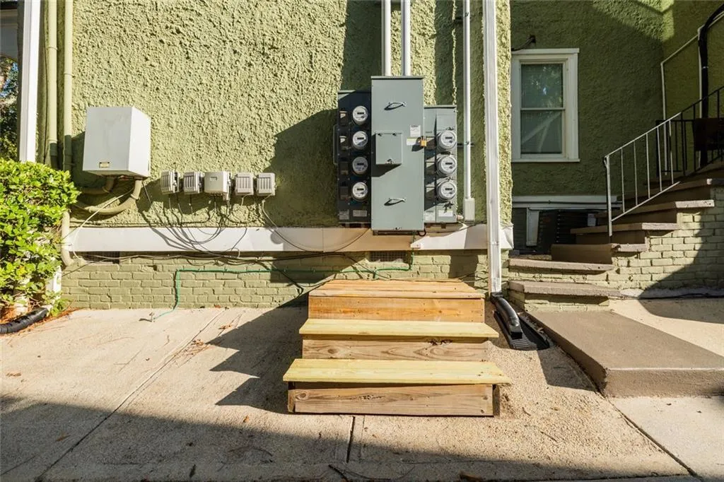 887 Myrtle Street Ne, Atlanta, Georgia 30309, ,Residential Income,For Sale,887 Myrtle Street Ne,7676367