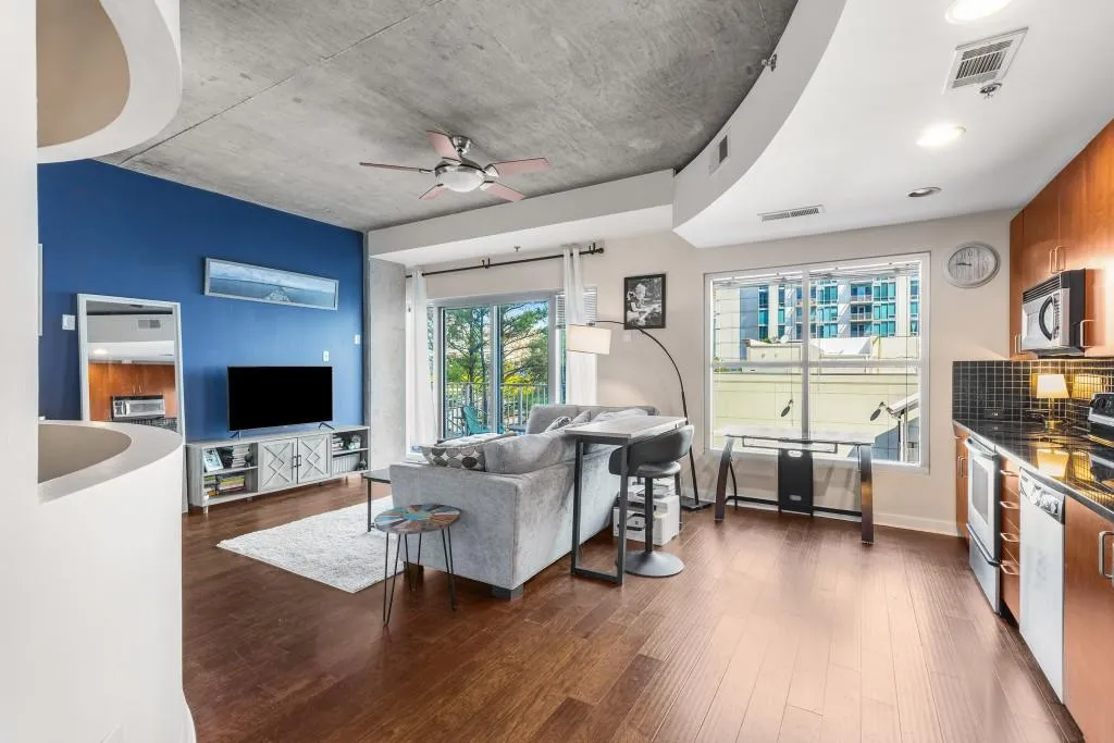 250 Pharr Road Ne Unit 504, Atlanta, Georgia 30305, 1 Bedroom Bedrooms, ,1 BathroomBathrooms,Residential,For Sale,250 Pharr Road Ne Unit 504,7644879