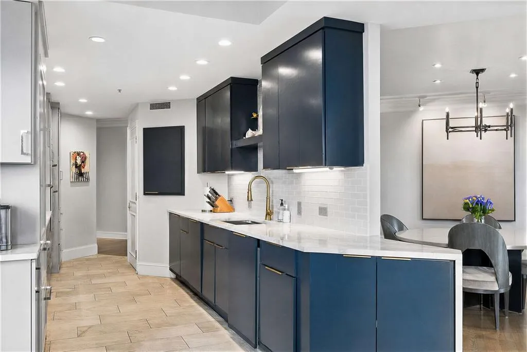 2660 Peachtree Road Nw Unit 34f, Atlanta, Georgia 30305, 2 Bedrooms Bedrooms, 0 ,2 BathroomsBathrooms,Residential,For Sale,2660 Peachtree Road Nw Unit 34f,7748605